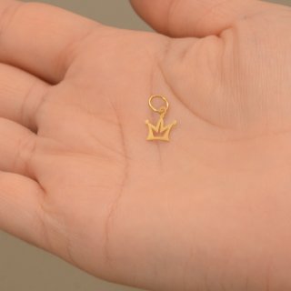 آویز گردنبند طلا 18 عیار دخترانه نیکان گلد طرح تاج — تصویر 3 از 3