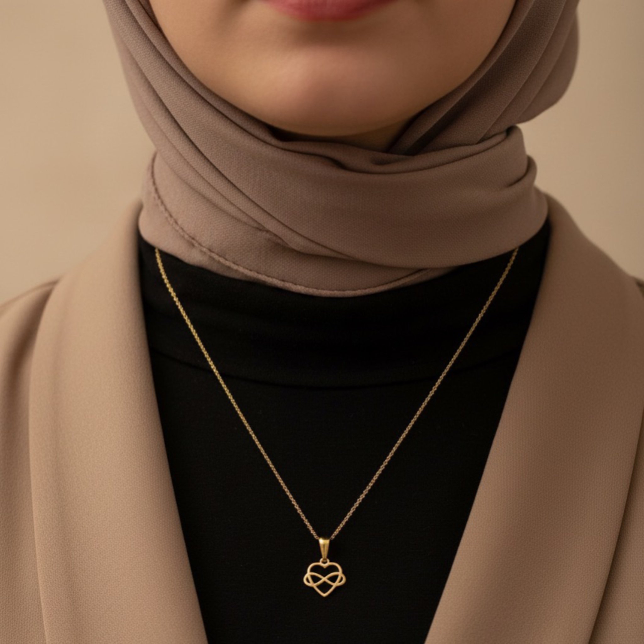 آویز گردنبند طلا 18 عیار زنانه نیکان گلد طرح قلب بینهایت — تصویر 3 از 4