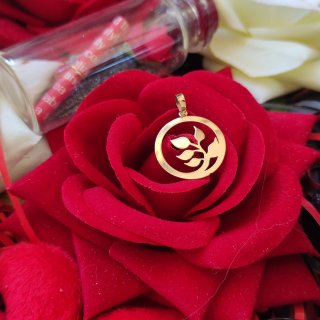آویز گردنبند طلا 18 عیار زنانه مدل شاخه برگ — تصویر 3 از 3
