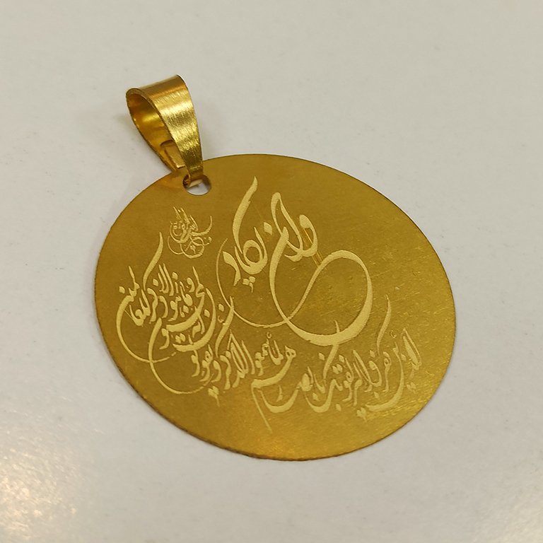 آویز گردنبند طلا 18 عیار زنانه مدل وان یکاد — تصویر 2 از 3